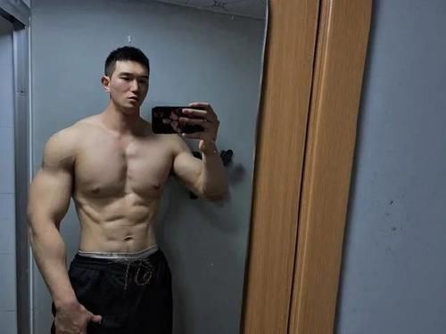 「洋火」193CM“肌肉版”杨洋火了，这颜值大长腿让网友不淡定了！