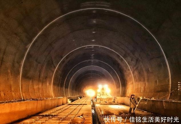  「珠峰隧道」十分艰难！中国动用2千吨盾构机，在海拔6000米处挖