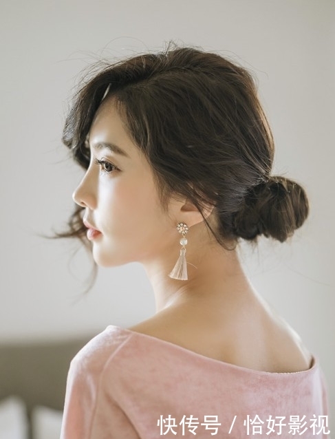 「迷人」朴洙妍-简约娴雅迷人柔粉连身短裙鉴赏