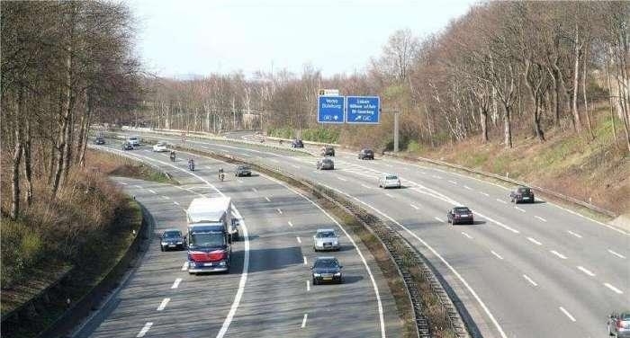 中国最“赚钱”的公路，花费7.8亿，年收入28亿，车辆络绎不绝