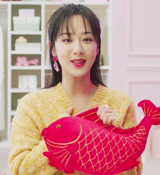  气质|精致感性美女小姐姐，散发聪慧气质，还你足足仙女范！