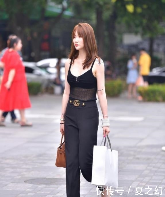 「搭配」街拍美女:身材高挑的小姐姐,靓丽穿搭,时尚可人!