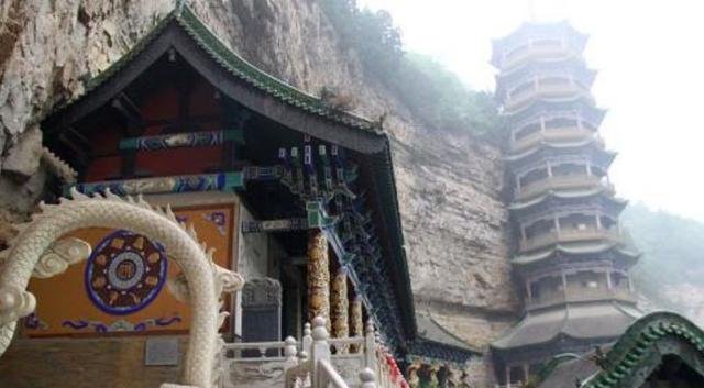 奇闻中国有座神秘寺庙，庙里有12座佛像，都是肉身做成