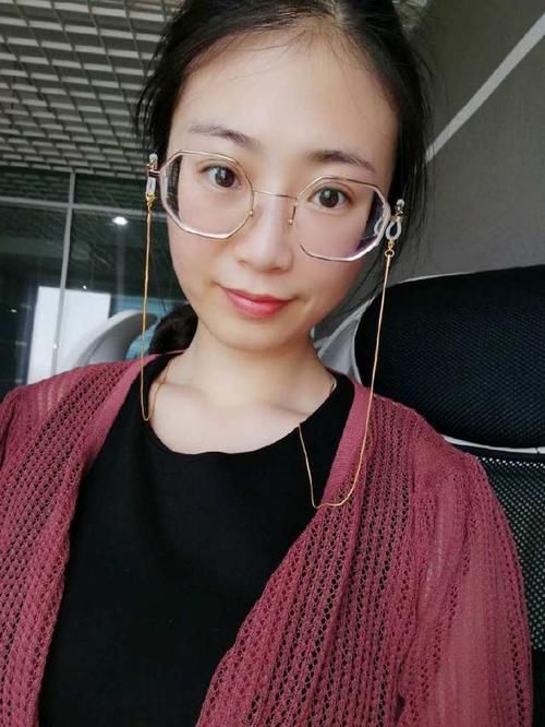 眼镜姑娘你甘心做背影杀手一辈子？不化妆，你永远不知道自己的美