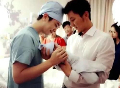 赢家：星二代们的明星干爹，Kimi小糯米不算啥，看到她的干爹：不愧是人生赢家