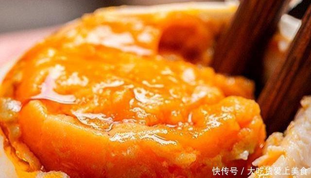  『流油』在家如何腌咸鸭蛋？看看老一辈是怎么做的吧，美味可口还流油