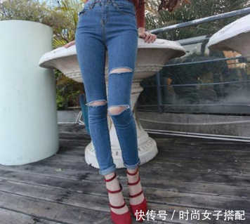 尖头细跟不受拘束，彰显出气质傲人的个人魅力，衬托苗条纤细身姿