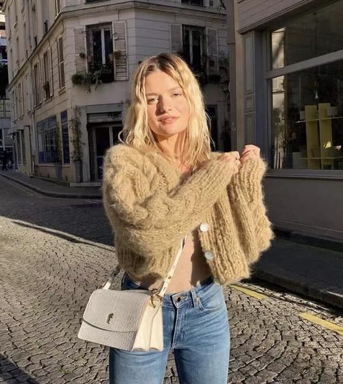  『色系的衣服』小个子女生的正确穿搭，这样穿1米5也能变成1米7，轻松拯救小短腿