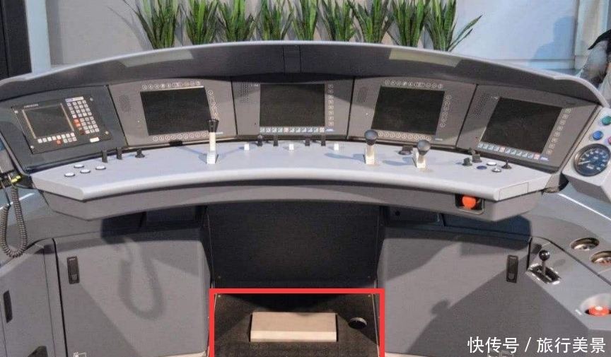 高铁每30秒要踩一下踏板，可是只有一位驾驶员，要怎么上厕所呢？