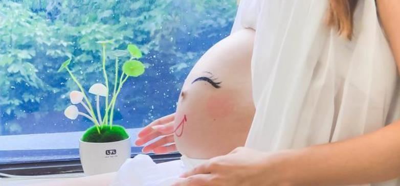 「多喝水」孕妇要多喝水,但要避免这样补水,不当的补水方式,会让羊水异常