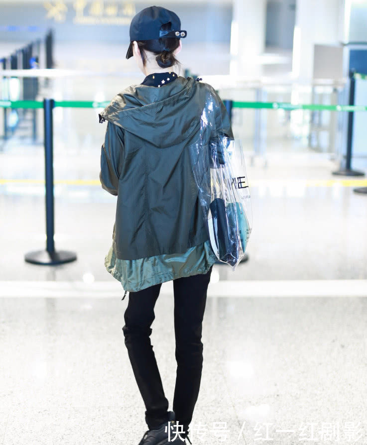 张韶涵将紧身裤穿成运动裤，从背后看认成小孩，网友：要瘦没了！