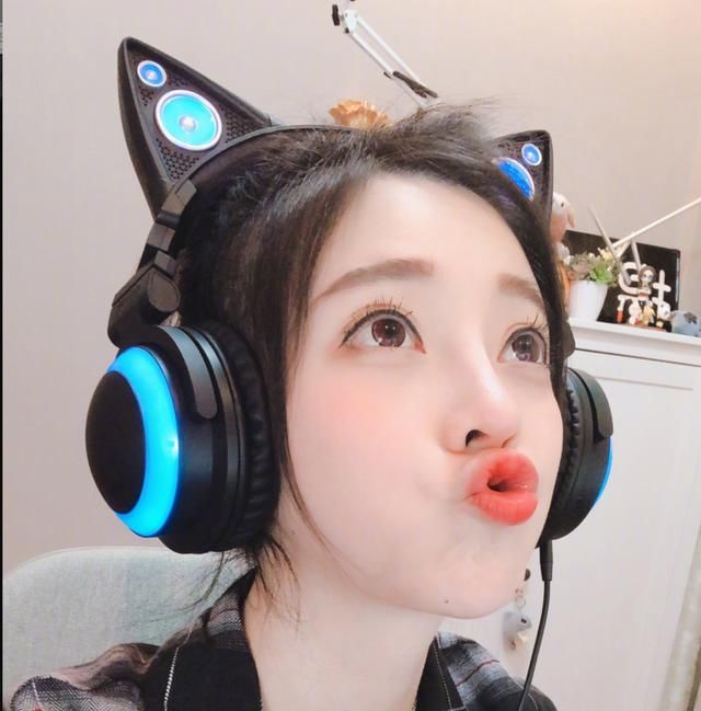 冯提莫脚伤依旧心念工作,异口同声节目大放异