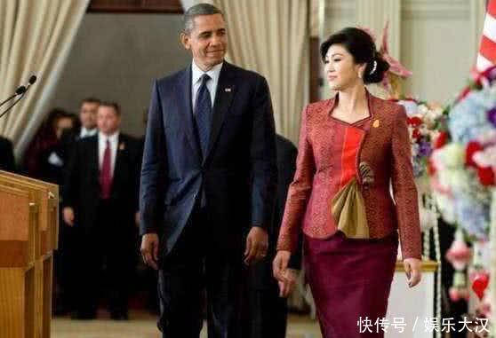 51岁的英拉，气质都藏在裙子里，连奥巴马都忍不住偷瞄几眼！