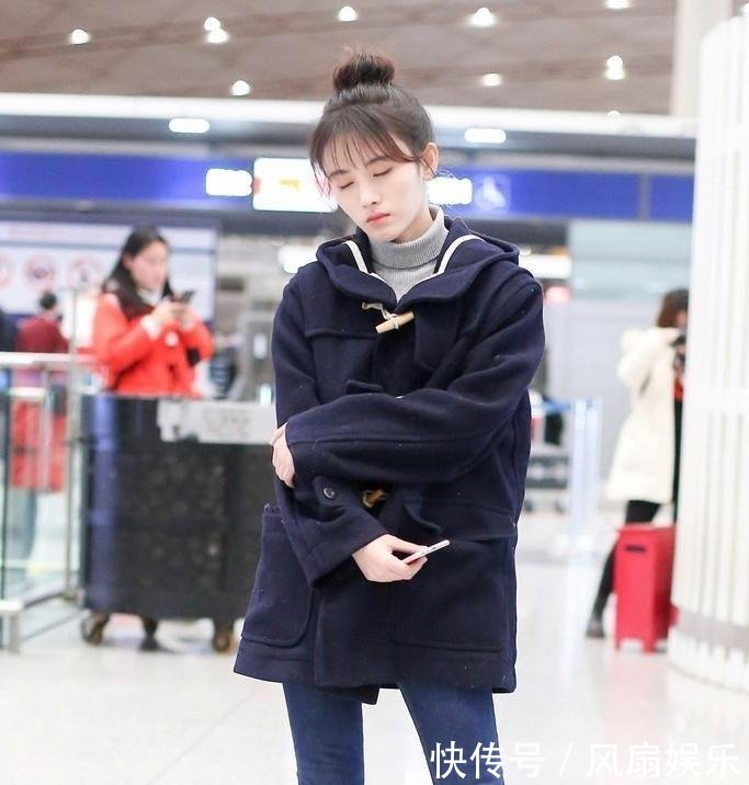 鞠婧祎这小可爱在机场站着都能睡着, 网友: 这是有多困啊?