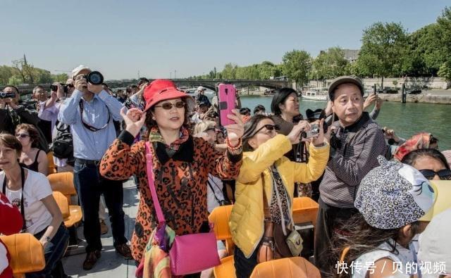 外国人眼中的中国旅游团:一眼就能看出,三个特征“很中国”