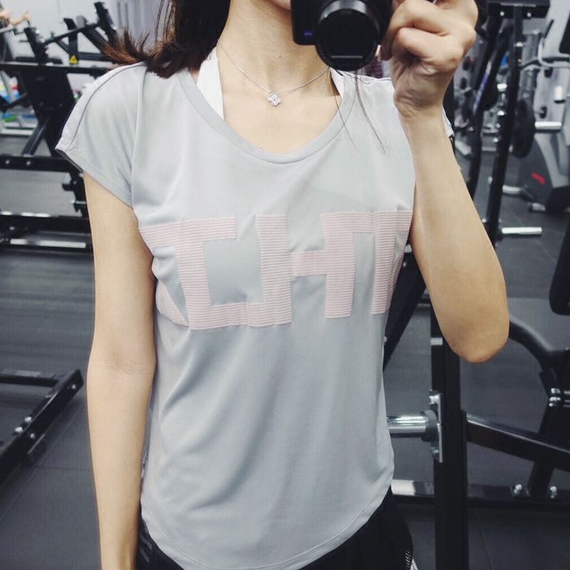 女人穿上这些衣服，瞬间爱上健身!去健身房养颜很吸晴