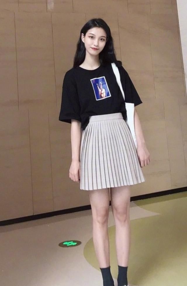 「初恋感」能让女生变精致的单品：“初恋裙”，只要搭配的好，分分钟美到炸