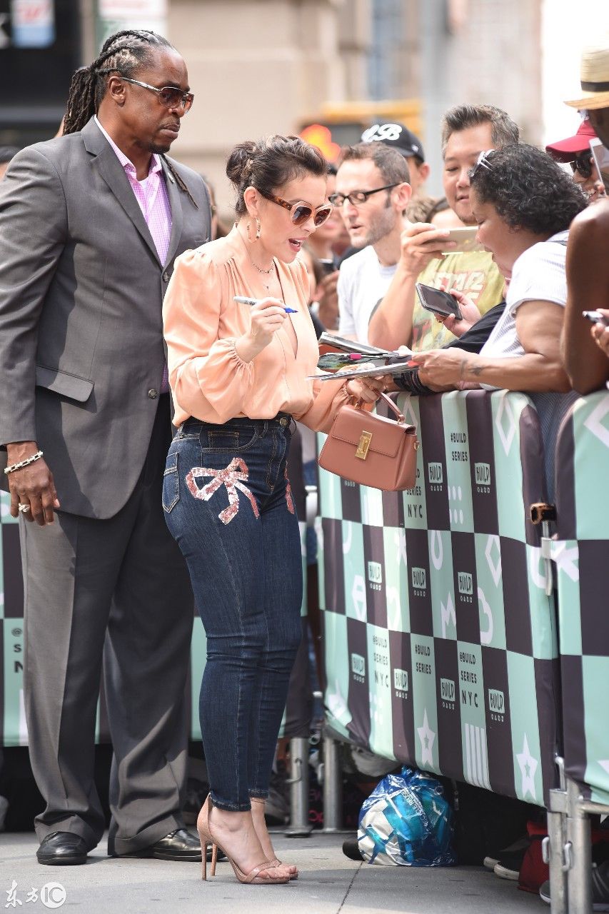 梨型身材五五分，穿牛仔裤有多可怕，看完她的造型我知道了