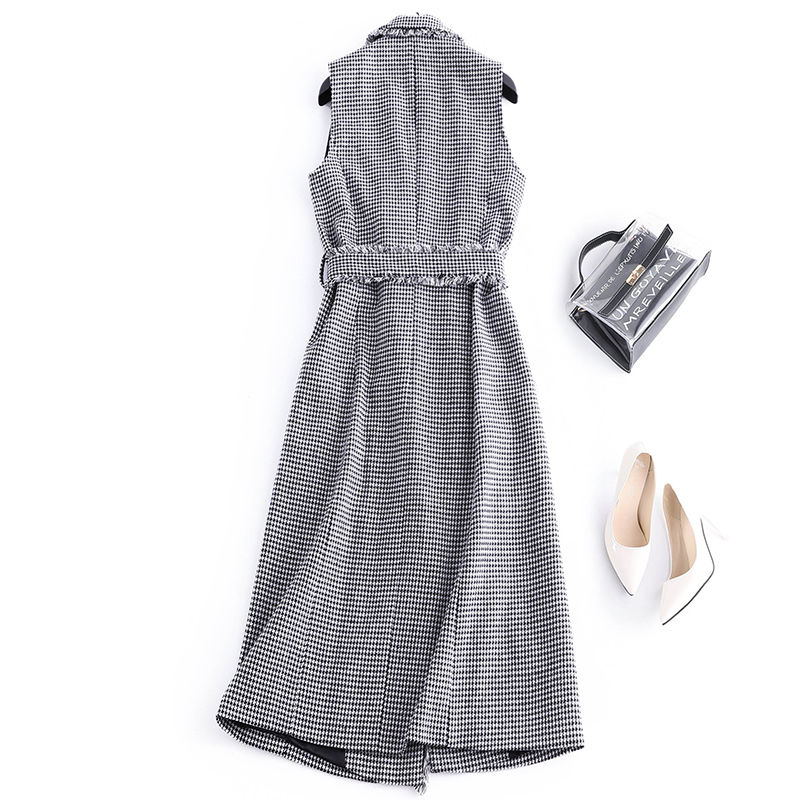 70后女人别着急买风衣!现流行这样的秋装外套，便宜舒适又大方