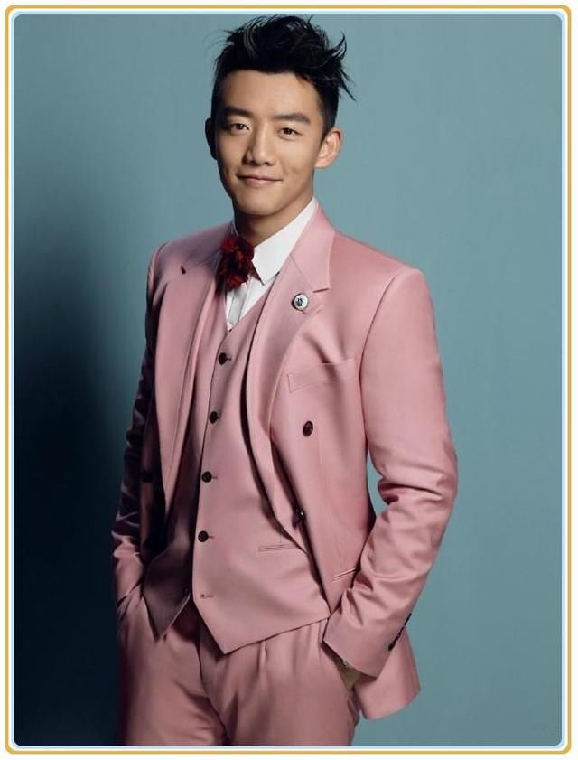 刘恺威厉害!44岁穿粉色西装竟比32岁郑恺还嫩，杨幂品味就是高!
