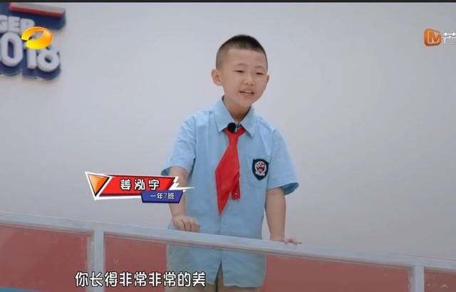 少年说：男孩吐槽妈妈太爱化妆，看到她的容颜，全场瞬间安静了！