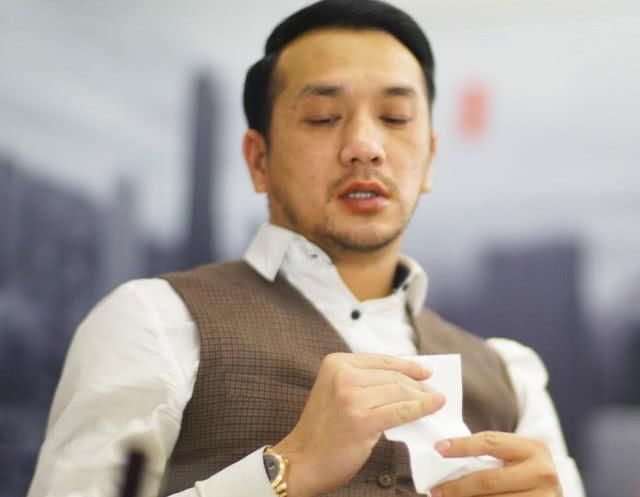  『黄觉说』章龄之带娃，却被陈龙得话惹得火大？对比下，小麦丈夫黄觉很机敏
