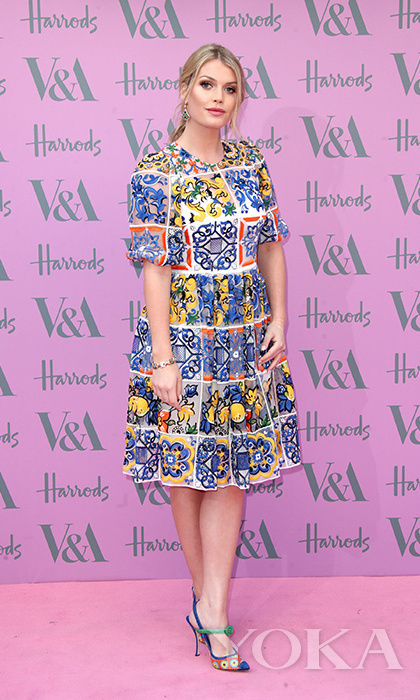 惊艳世界的戴妃侄女 穿上这些花裙子美哭了