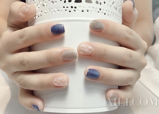 指甲颜色这样挑肤色立刻亮一号！