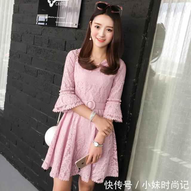  「粉色」桃花盛开的时节，一袭粉色连衣裙，走在路上人比花更娇