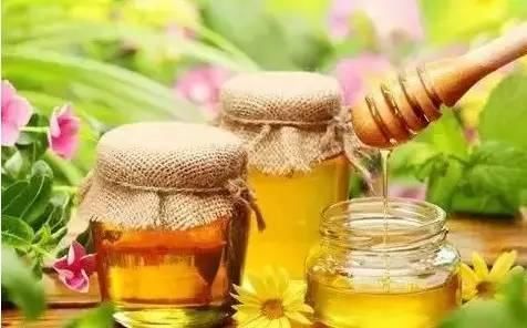 女人有纹何必花钱打玻尿酸，只要睡前用一小物，消除皱纹年轻态