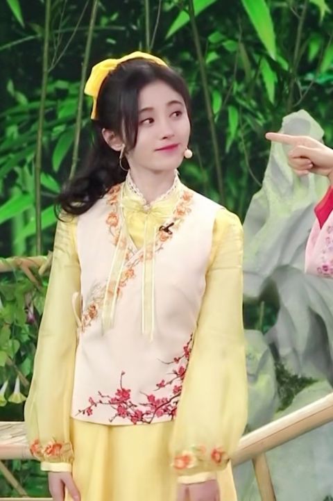 2019鞠婧祎谢娜春晚