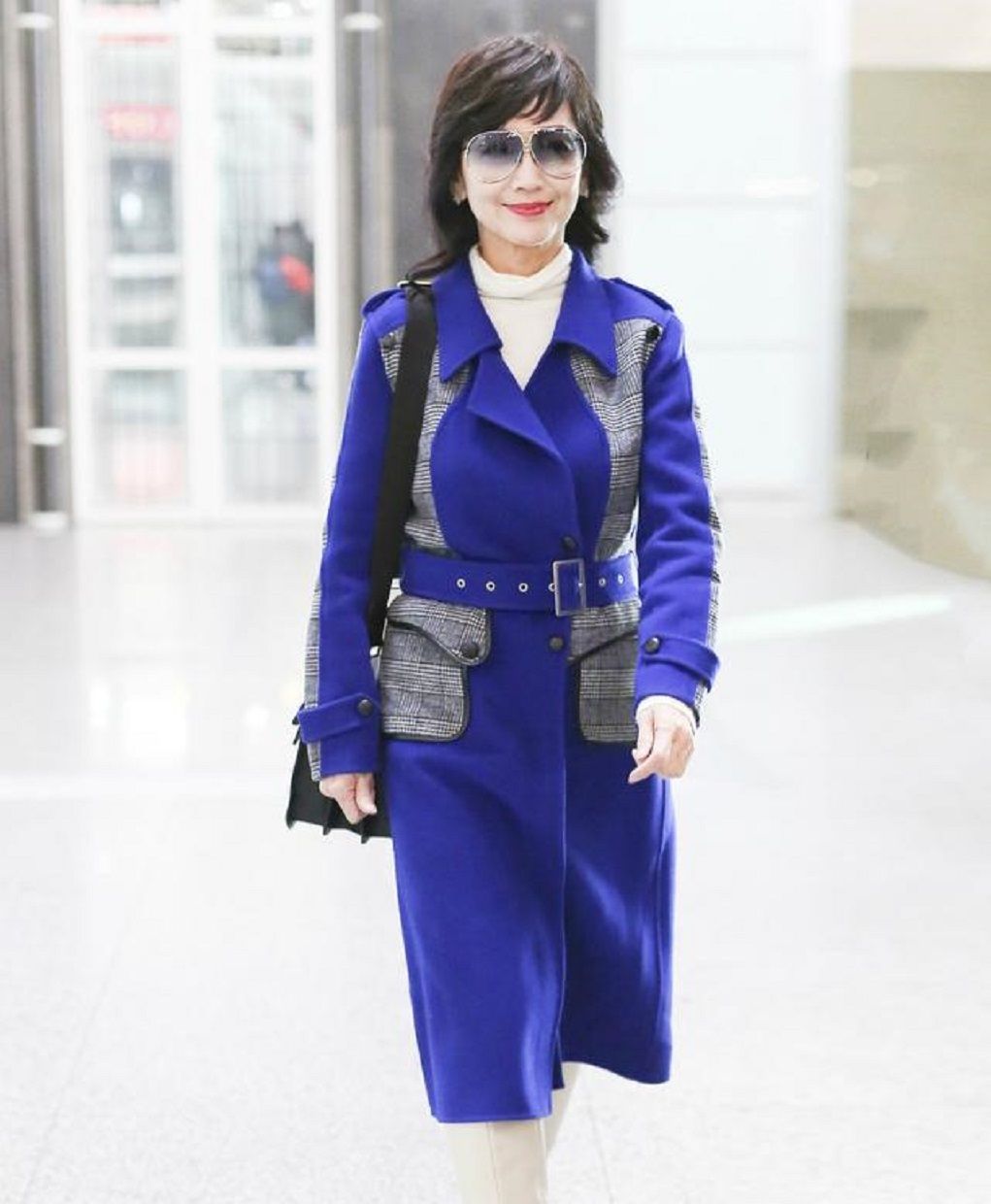  阔腿裤@奔四奔五的女人,少穿大衣打底裤,瞧下面潮人这样穿,时髦又减龄