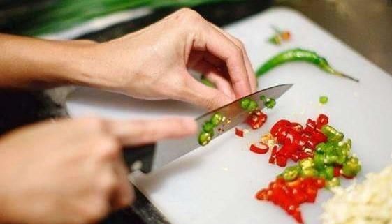  「不少」双手一天接触不少东西，洗不掉的东西怎么办？一种调味料来帮你