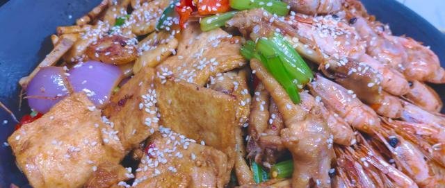 『大锅』难怪饭店的干锅虾那么好吃,原来诀窍这么简单,一次一大锅不够吃