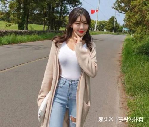 穿牛仔裤的美女,小姐姐穿出独特气质,让人看了过目不忘!