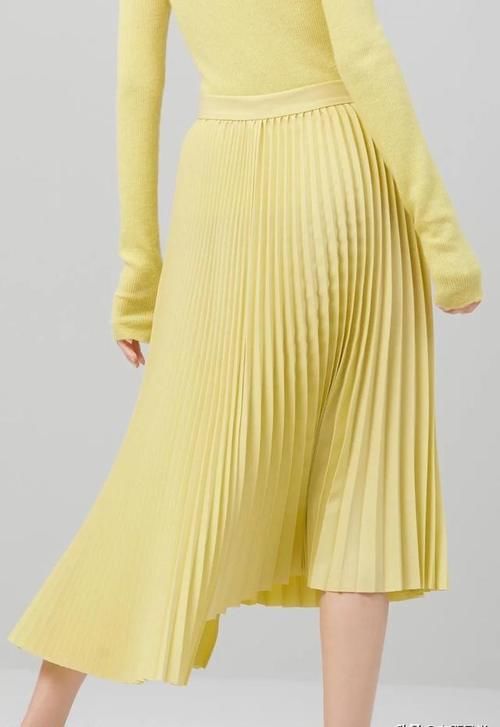  [着装]一条完美裤装或半裙，提升着装质感同时，还能给上衣带来一次新生