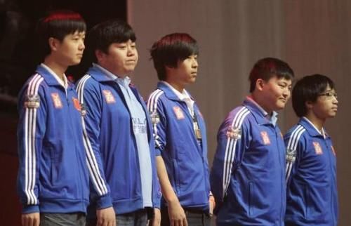  UZI|讲不出再见，那个战无不胜的狂小狗还是离我们而去！UZI生涯回顾！