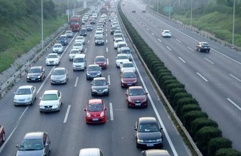  [沥青路面]几乎整条高速都是“沥青路”，为什么一到收费站就变