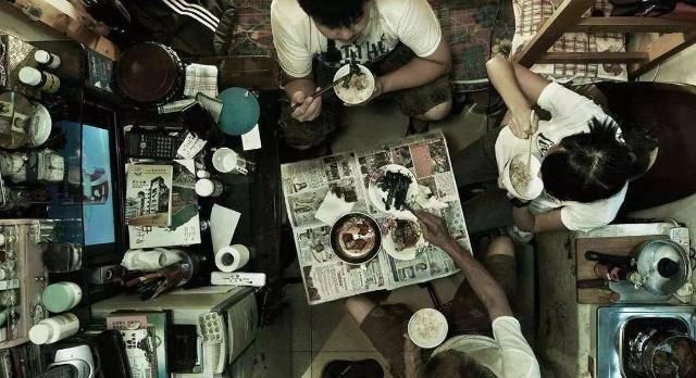  【蜗居】香港一家三口仅住8平米, 4平米房屋比比皆是, 看后让人