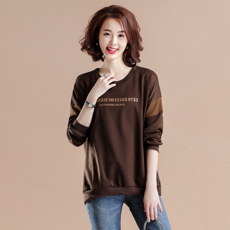 马上中秋，短袖别穿了，看这秋衫，时髦又遮肉，52岁小姨穿忒美