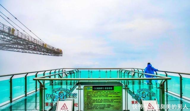 抖音上超恐怖的玻璃桥原来在这里,去过游客都表示后悔,你敢玩吗