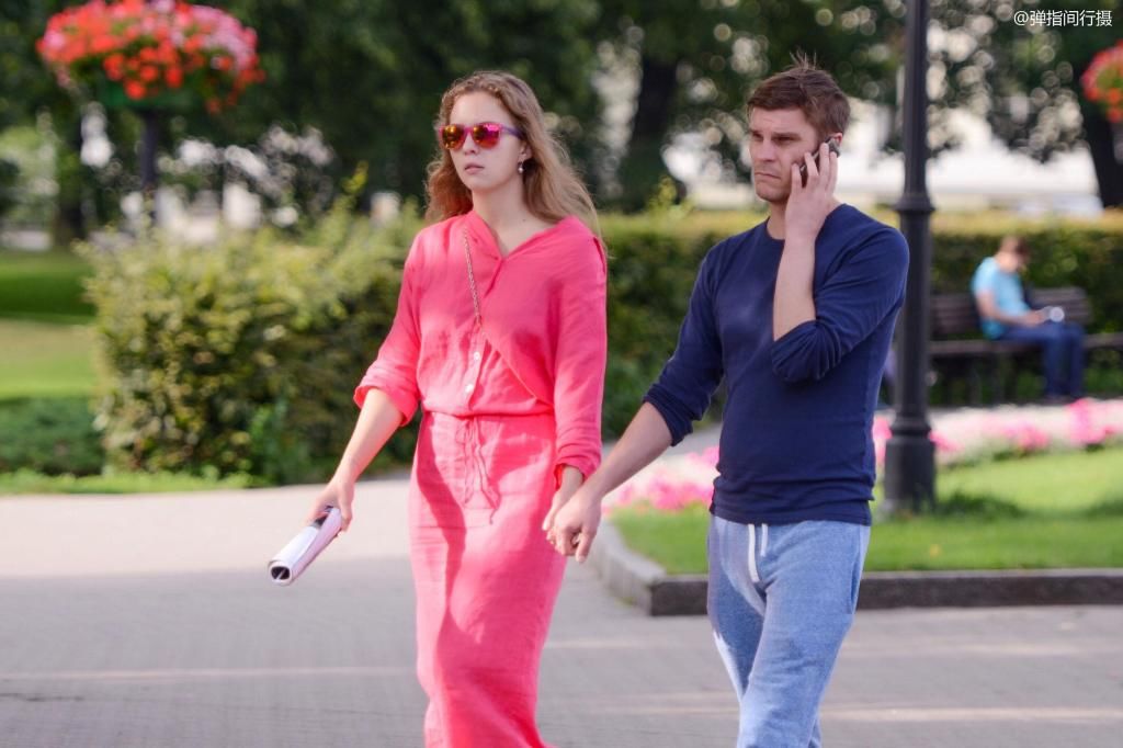 这个小国女多男少，美女颜值高身材好，她们最大烦恼是找不到男友