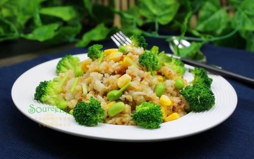  【炒饭的时】炒饭时加点它，比蛋炒饭还香，粒粒分明，润而不腻，端上桌就抢光