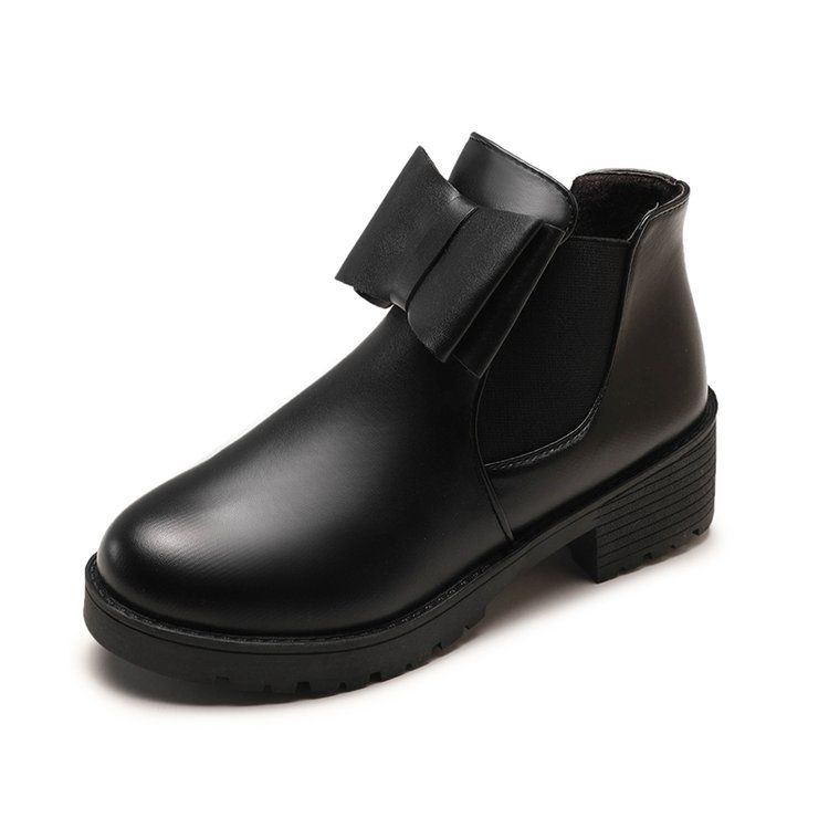 怪不得老婆脱下高跟鞋，真有眼光，相中这么洋气的皮鞋