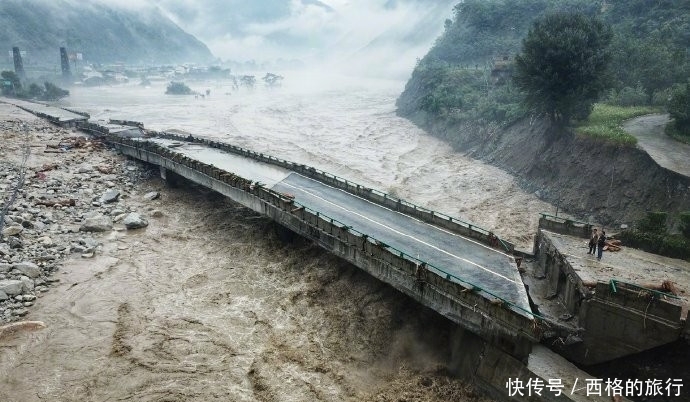 汶川暴雨摧毁房屋冲垮高速！下游却平安无事，那是多亏了都江堰