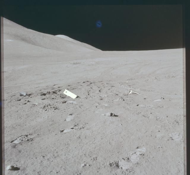 登月：神秘“蓝光”掩盖了什么真相？，NASA“粉碎谣言”公布登月照片