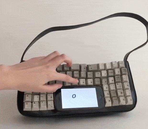 『大赛』时尚界迷之设计大赛!背上绑张床走秀,拎包入住吗?