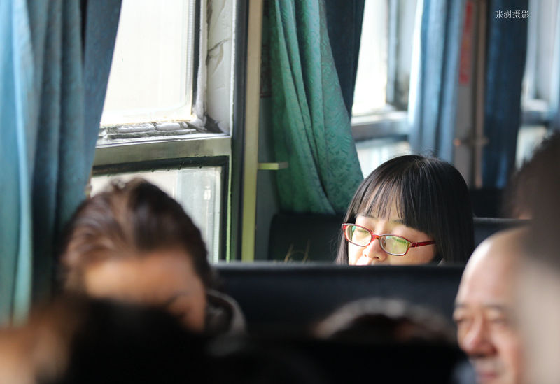 盘一盘绿皮火车上的表情谱，时间在这里仿佛停止多年未变