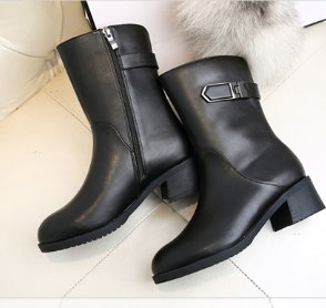 凌晨新上架“马丁靴”，防滑耐磨，逛街许久脚不累，妈妈必备鞋