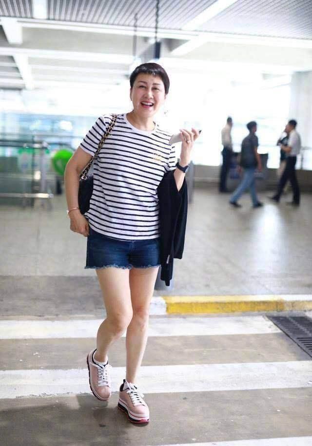 当55岁张凯丽撞上63岁赵雅芝，才发现女人的美真的与年龄无关！